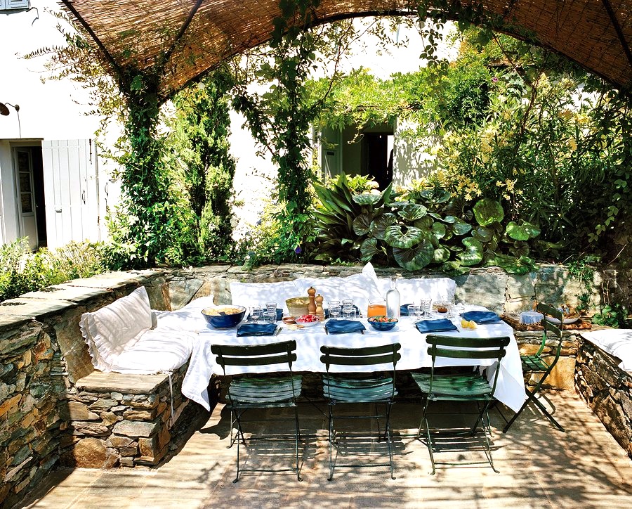 elegant outdoor dining
