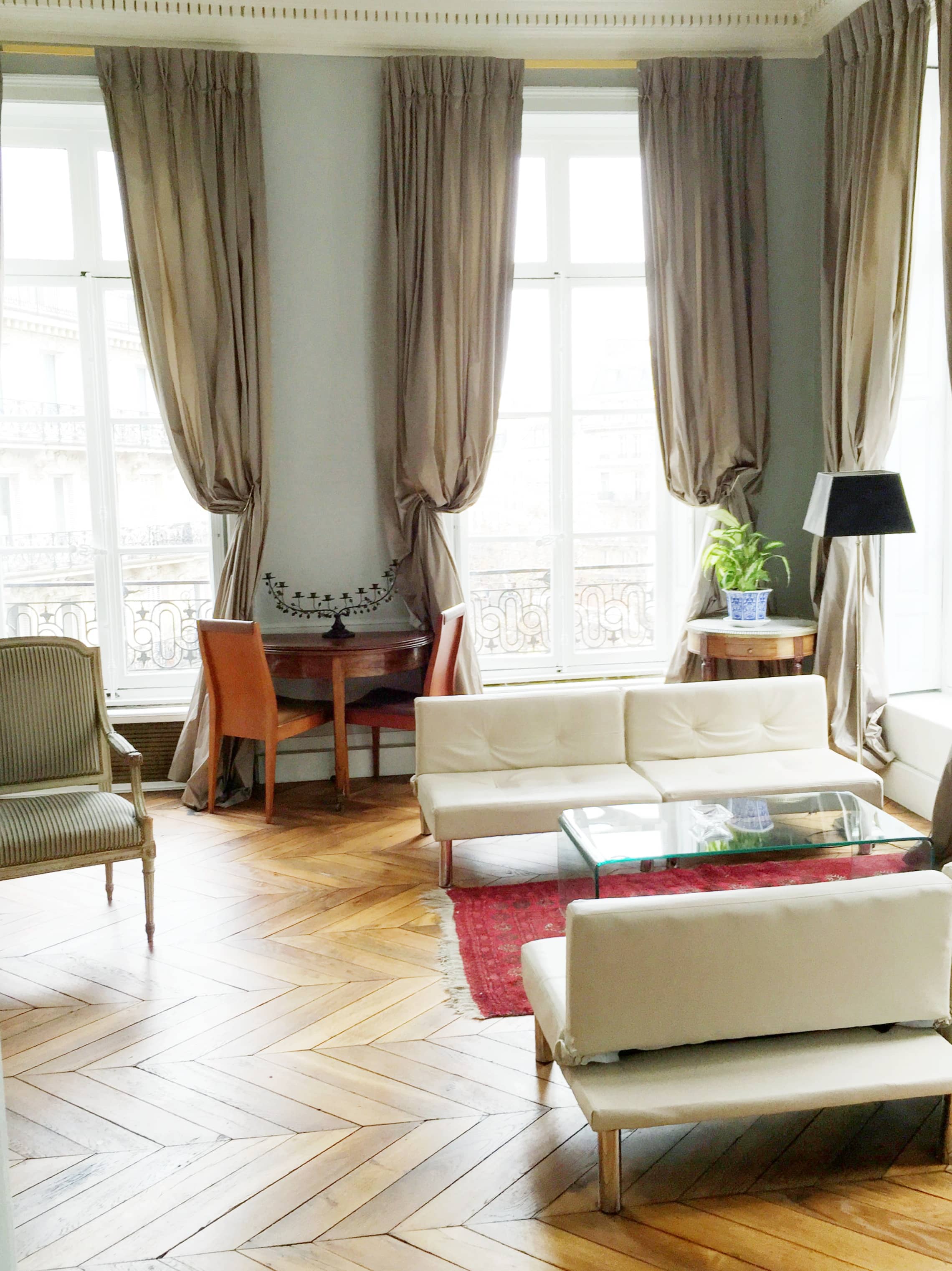 paris-apartment-living-room-salon-cococozy