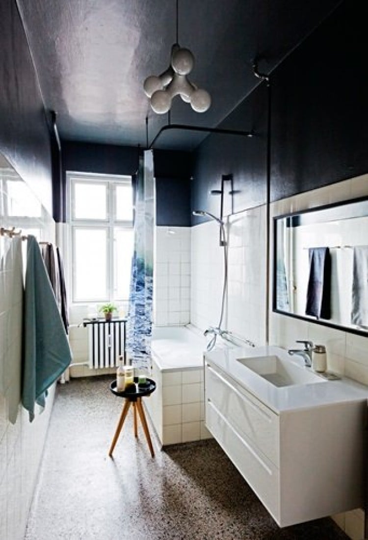 bathroom-two-toned-black-ceiling-color-block-cococozy-bolig