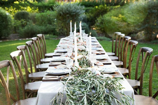 outdoor-garden-dining-room- olive-branch-table-centerpiece-garland-cococozy-markgraham2