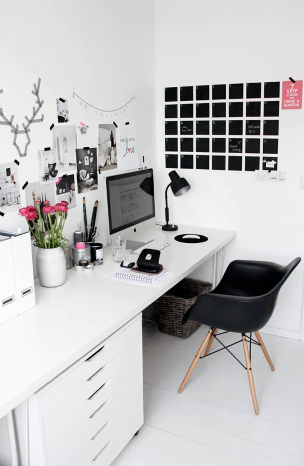 Home office inspiration black white office