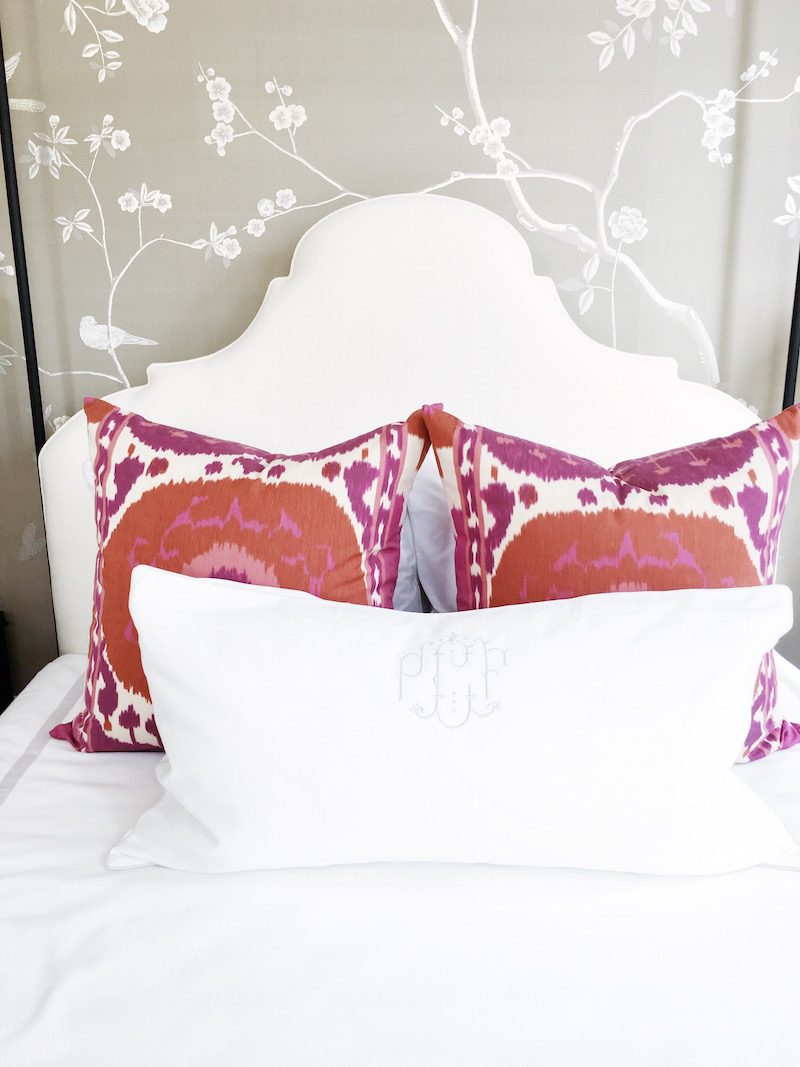 Bright White Bedding Pink Pillows Paloma Contreras Southern Style Now Showhouse