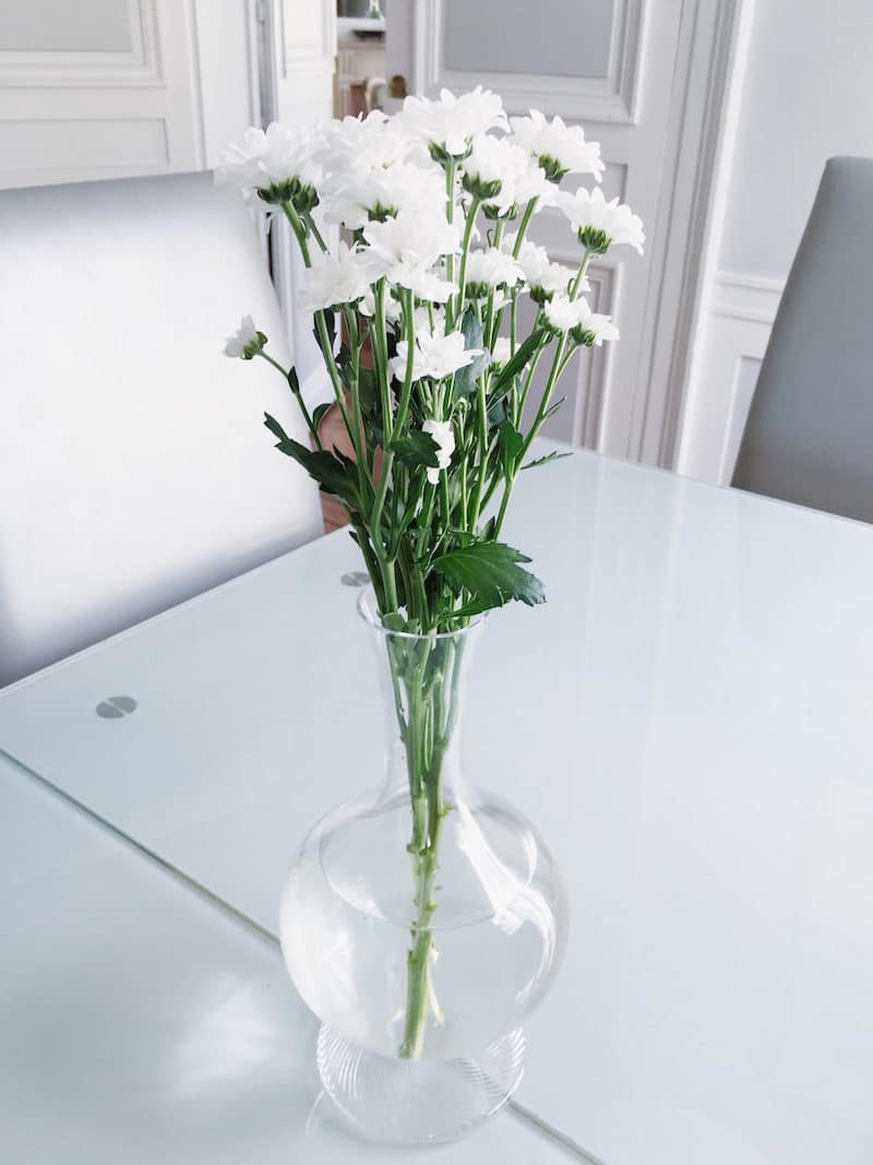 paris dining room table white flowers