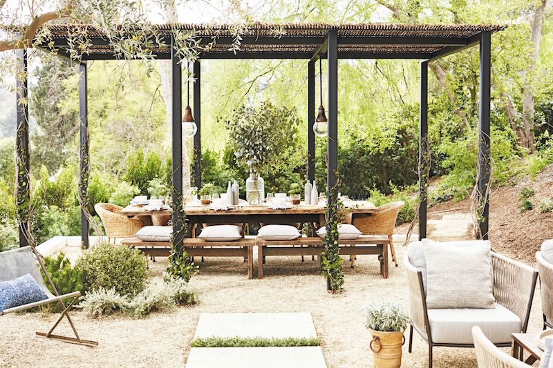 rustic outdoor entertaining dinner table