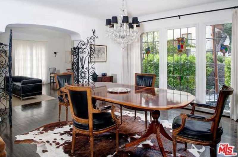 debra-messing-hollywood-hills-home-dining-room-cococozy