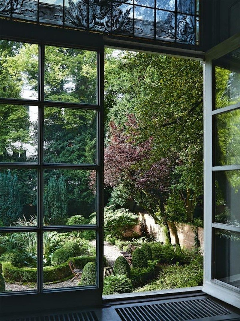 haute-couture-house-viktor-rolf-vogue-australia-patio-garden