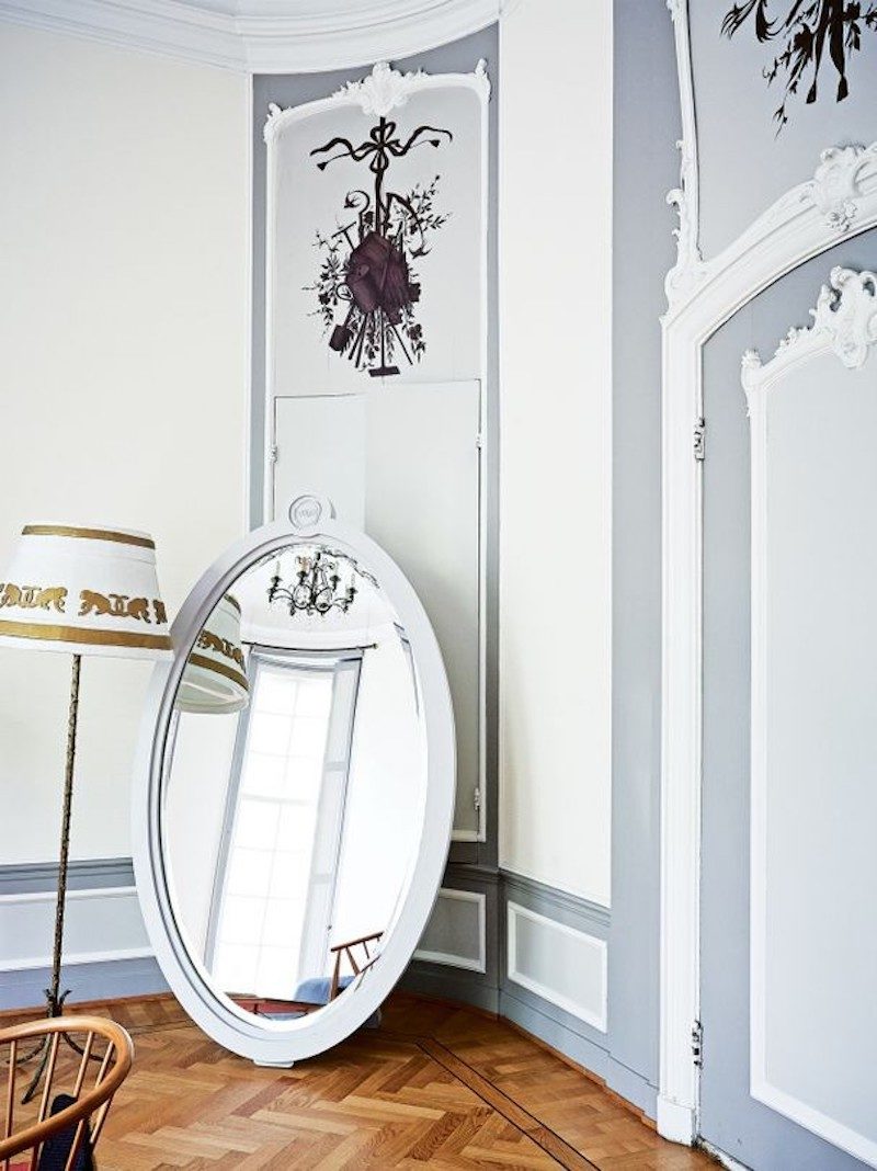 haute-couture-house-viktor-rolf-vogue-australia-white-room