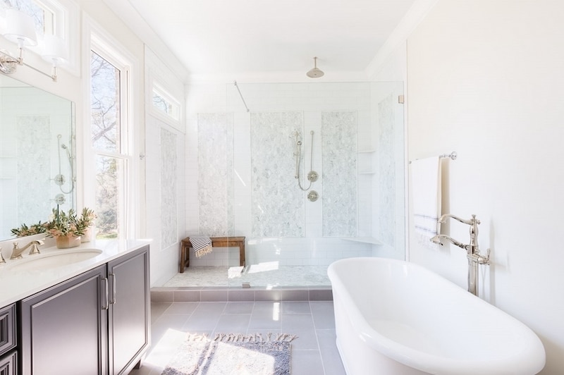White+%2B+Mosaic+Marble+Bathroom