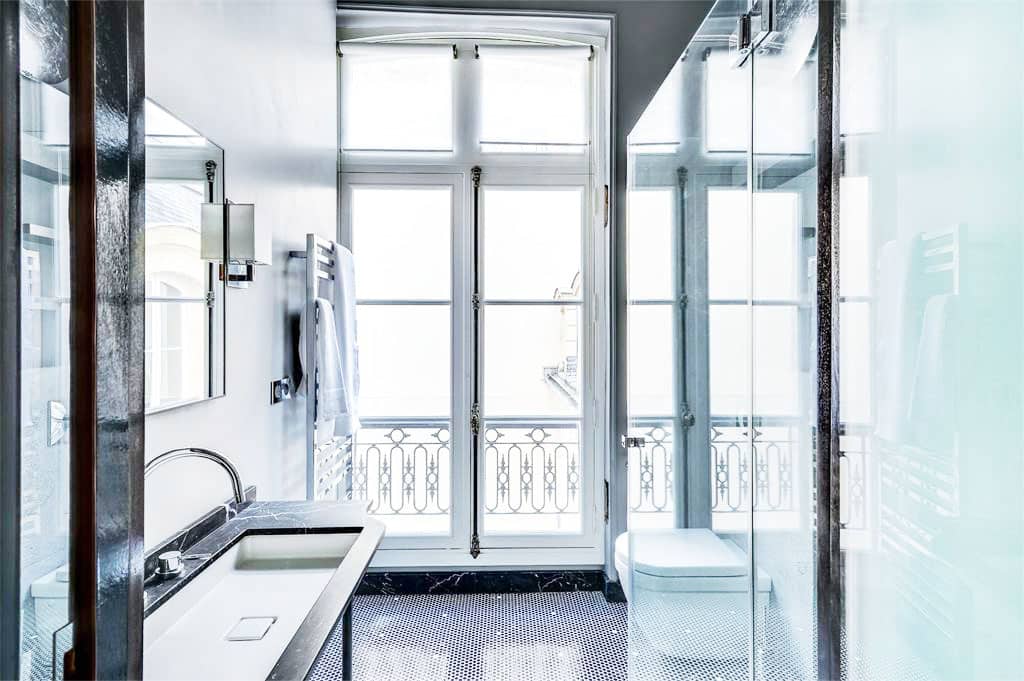 Alt tag for six-million-paris-apartment-interior-bathroom-cococozy-sothebys1