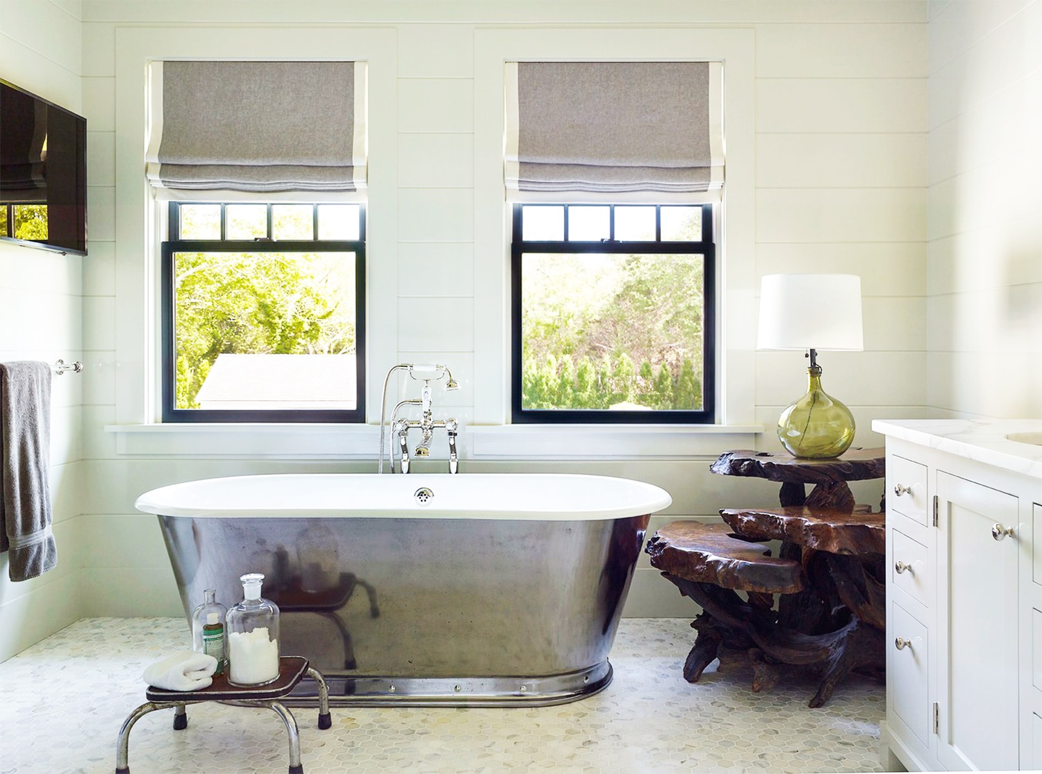Alt tag for Hamptons-home-modern-twist-bathroom-cococozy-architecturaldigest