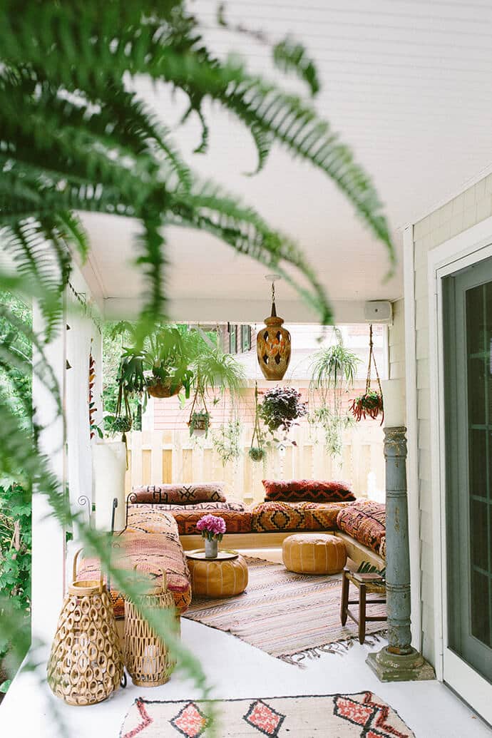 Alt tag for outdoor-living-porch-eclectic-moroccan-Jennifer-Harrison-Ciacchi-cococozy-glitterguide