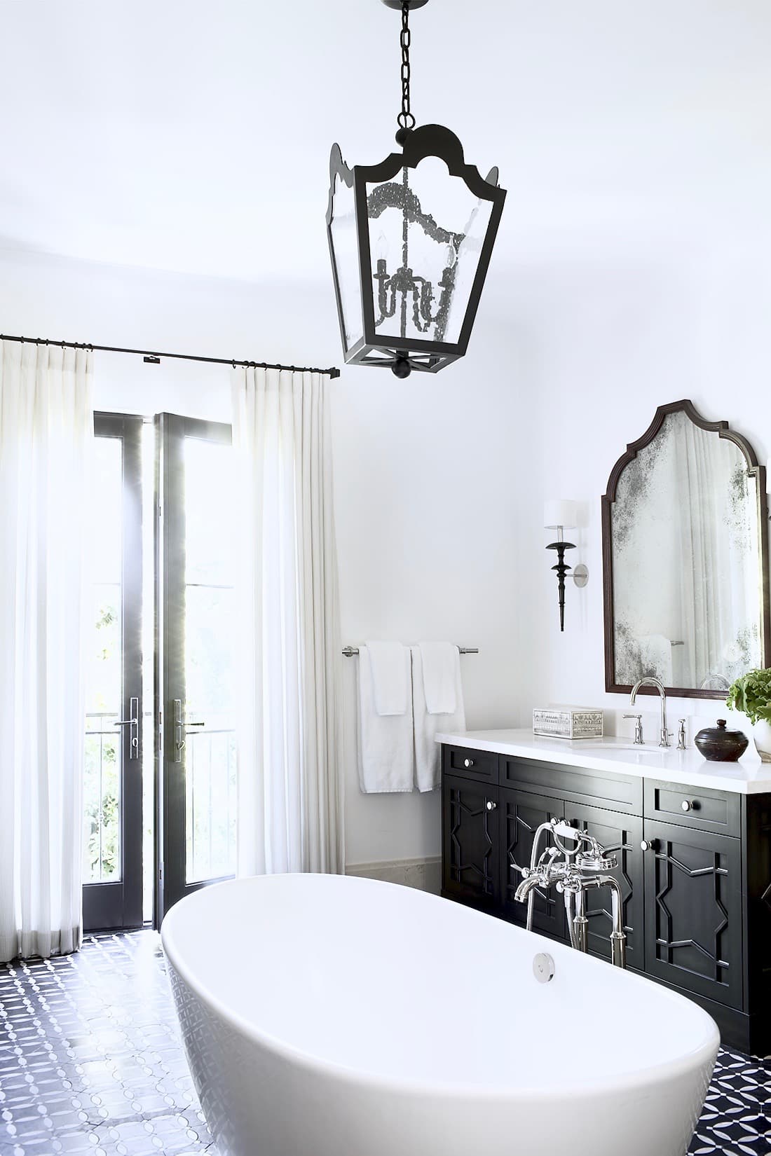 Alt tag for bathroom-black-vanity-moroccan-mirror-bathtub-tub-master-bath-los-angeles-home-cococozy-burnhamdesign-2 (1)
