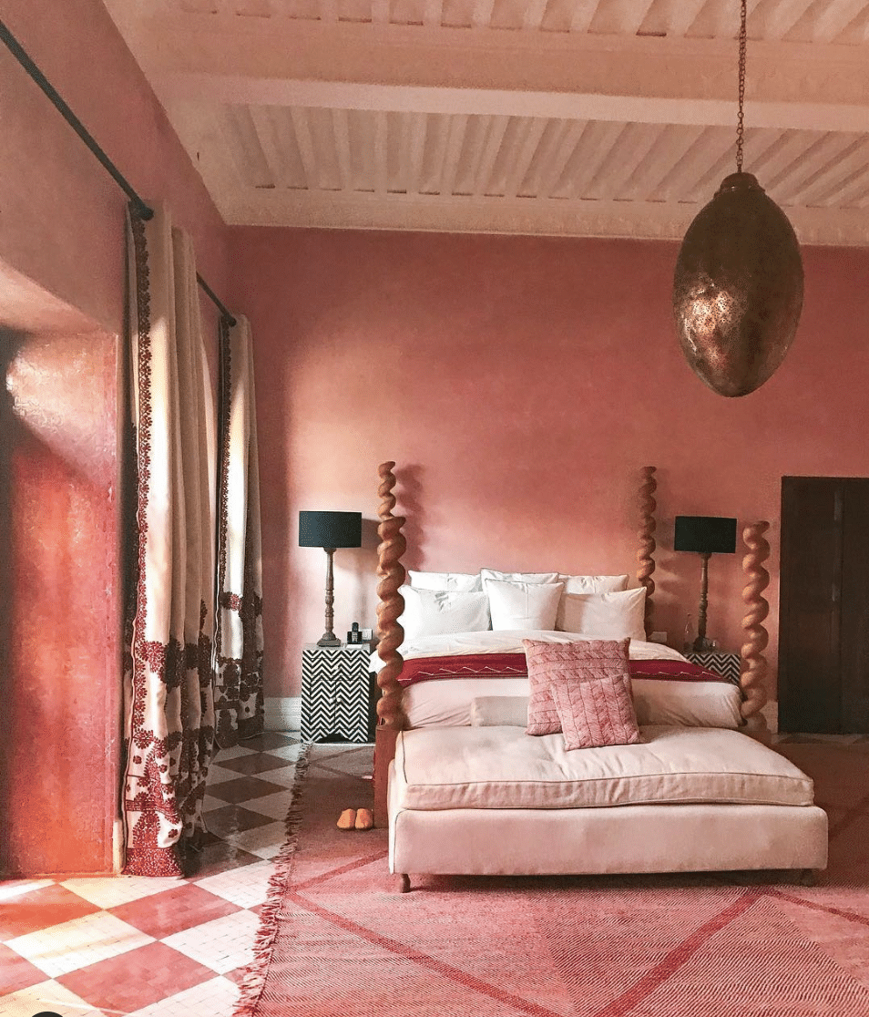 Alt tag for Stunning_Pink_and_red_Bedroom_Inspiration