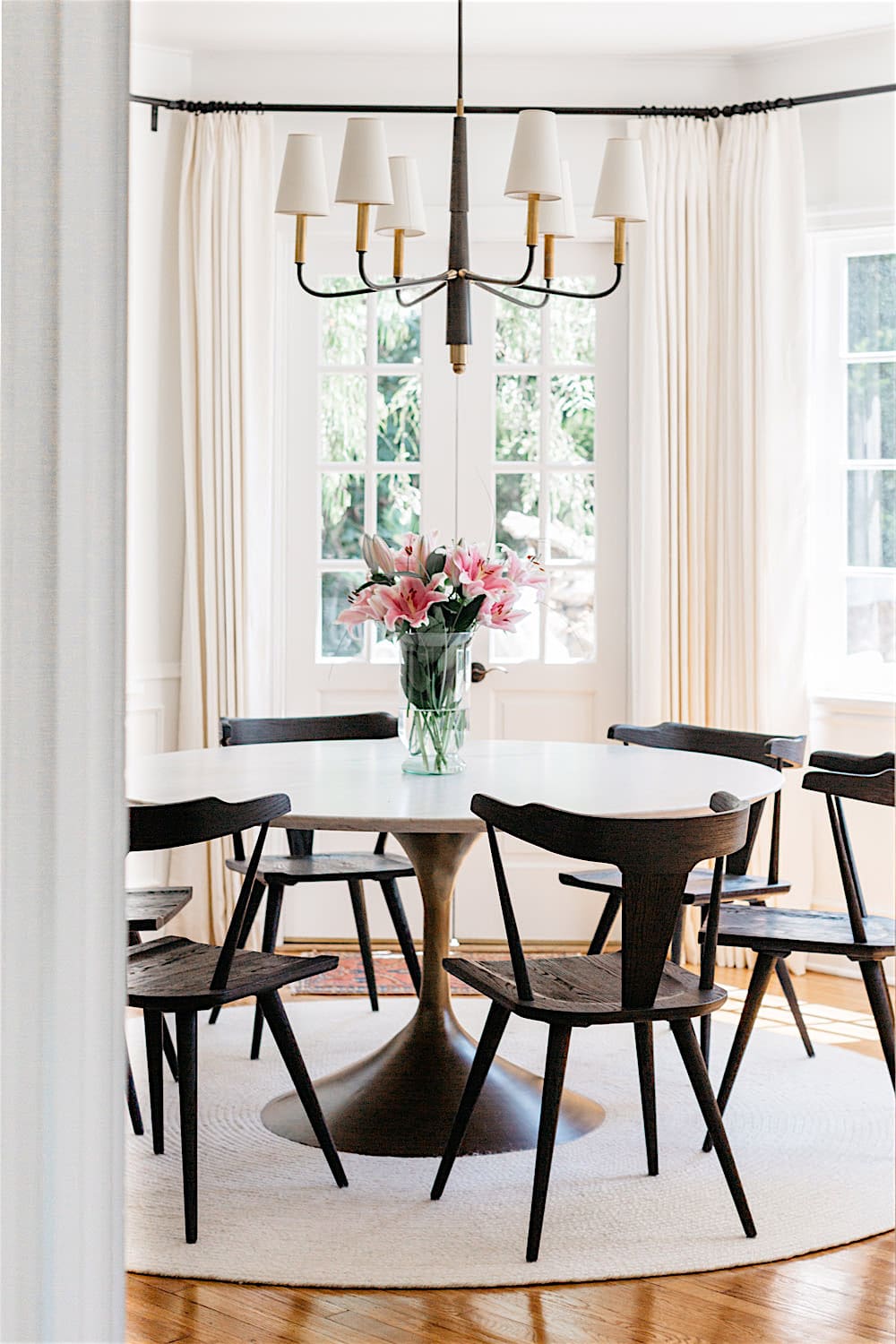 Alt tag for Dining_Rooms_Black_Chairs_5
