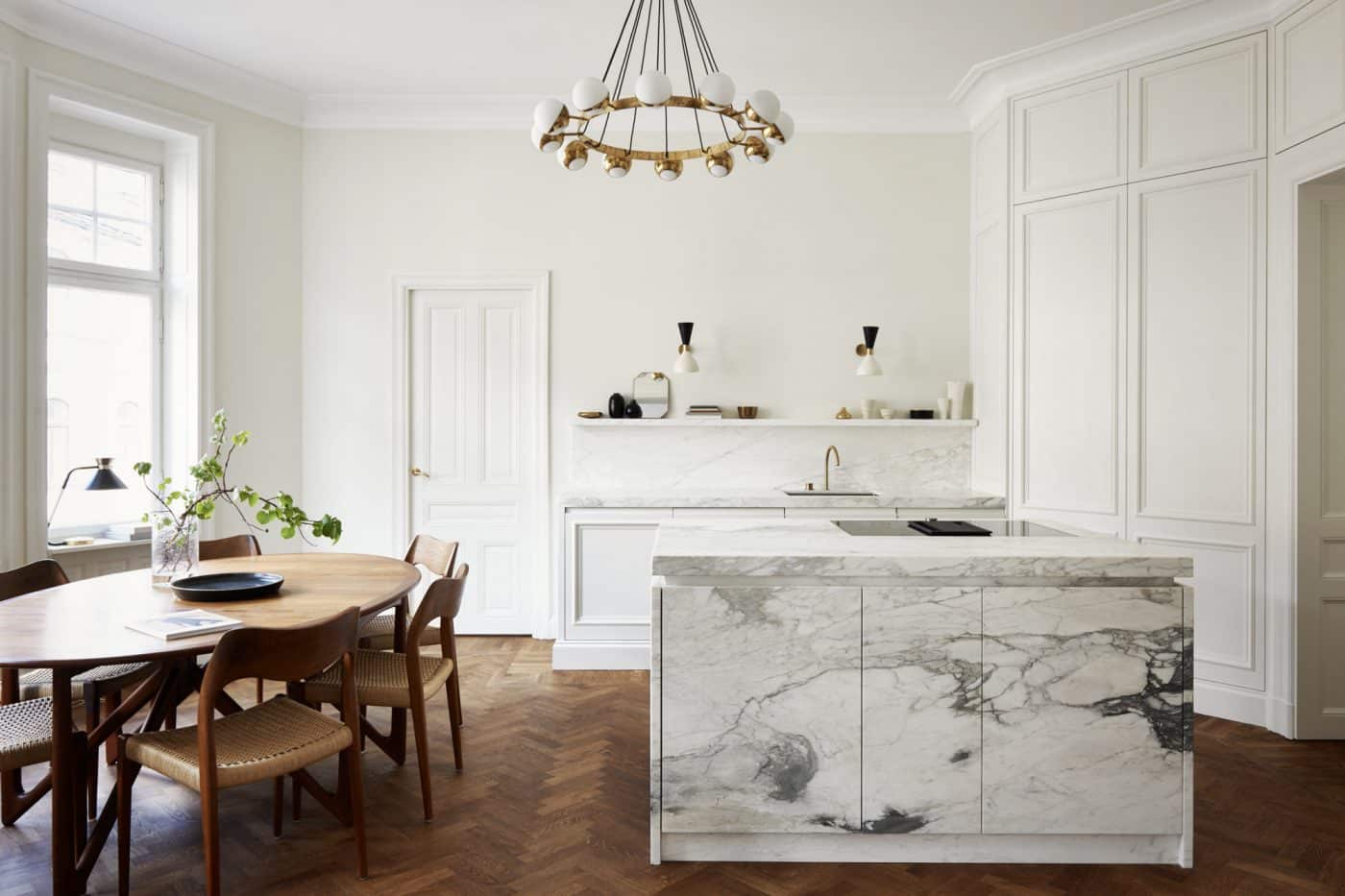 Alt tag for Dreamy_Neutral_Apartment_Joanna_Laven_Kitchen_Dining_Room