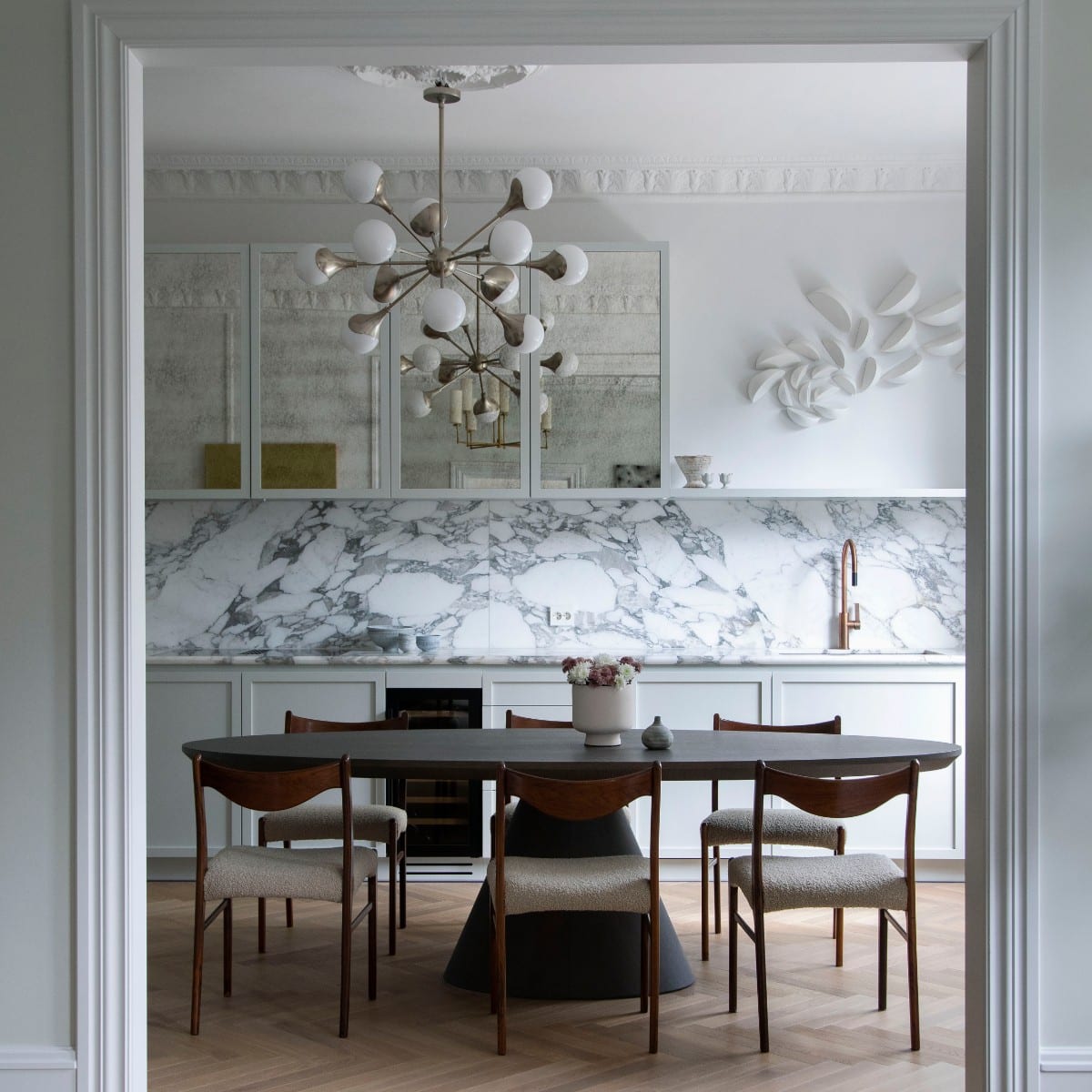 Get+Inspired%3A+White+Marble+Kitchen+with+a+European+Twist