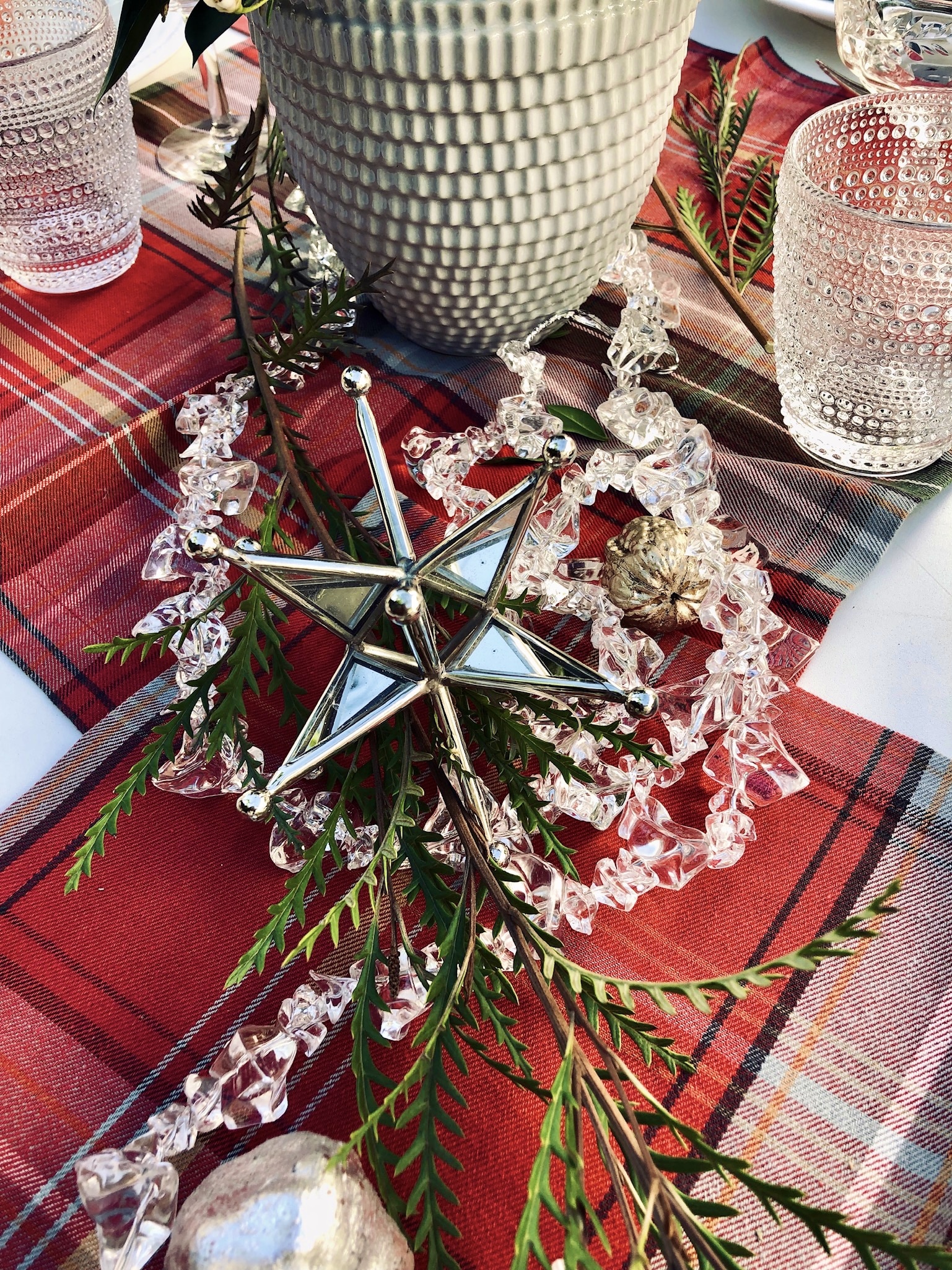 Alt tag for christmas-holiday-table-setting-festive-napkins-christmas-california-cococozy2