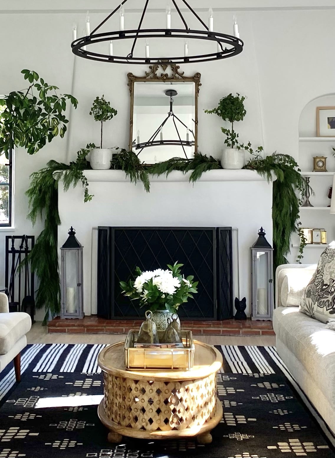 22+Festive+Decor+Finds+with+a+Chic+Twist
