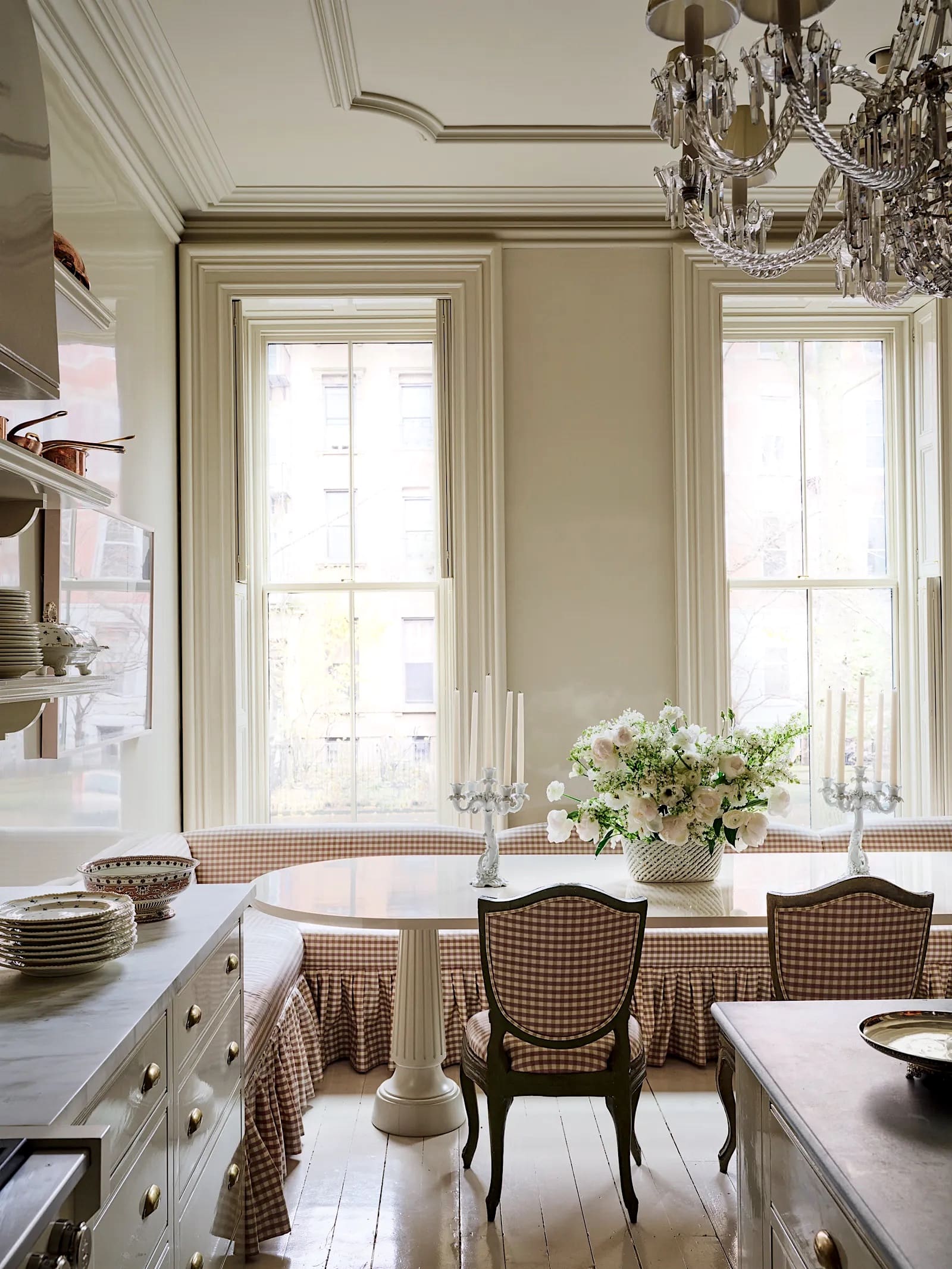 Alt tag for elegant-romantic-kitchen-interior-design-cococozy2