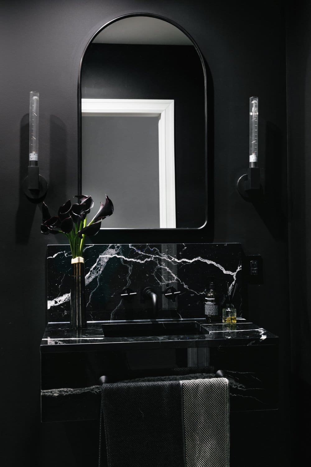 black-modern-bathroom-moody-marble-wall-square-mirror-moden-black-sconce