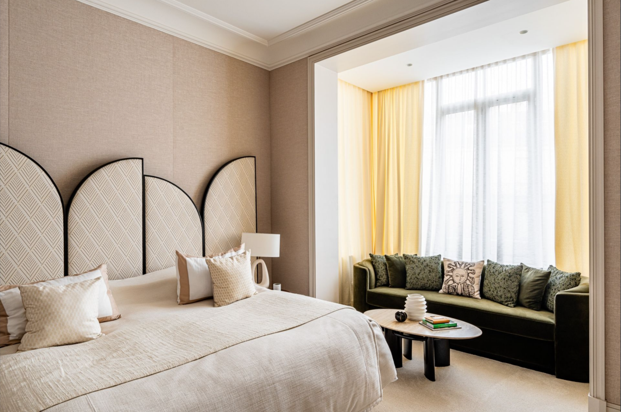 modern-luxurious-parisian-apartment-bedroom