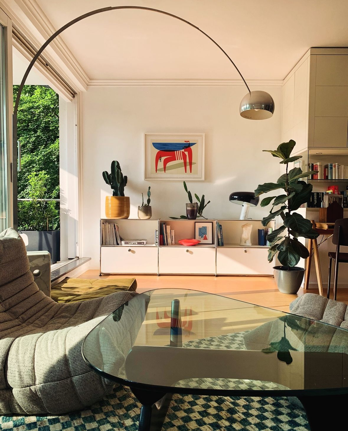 Designing+Your+Living+Room+With+Mid-Century+Furniture+Pieces