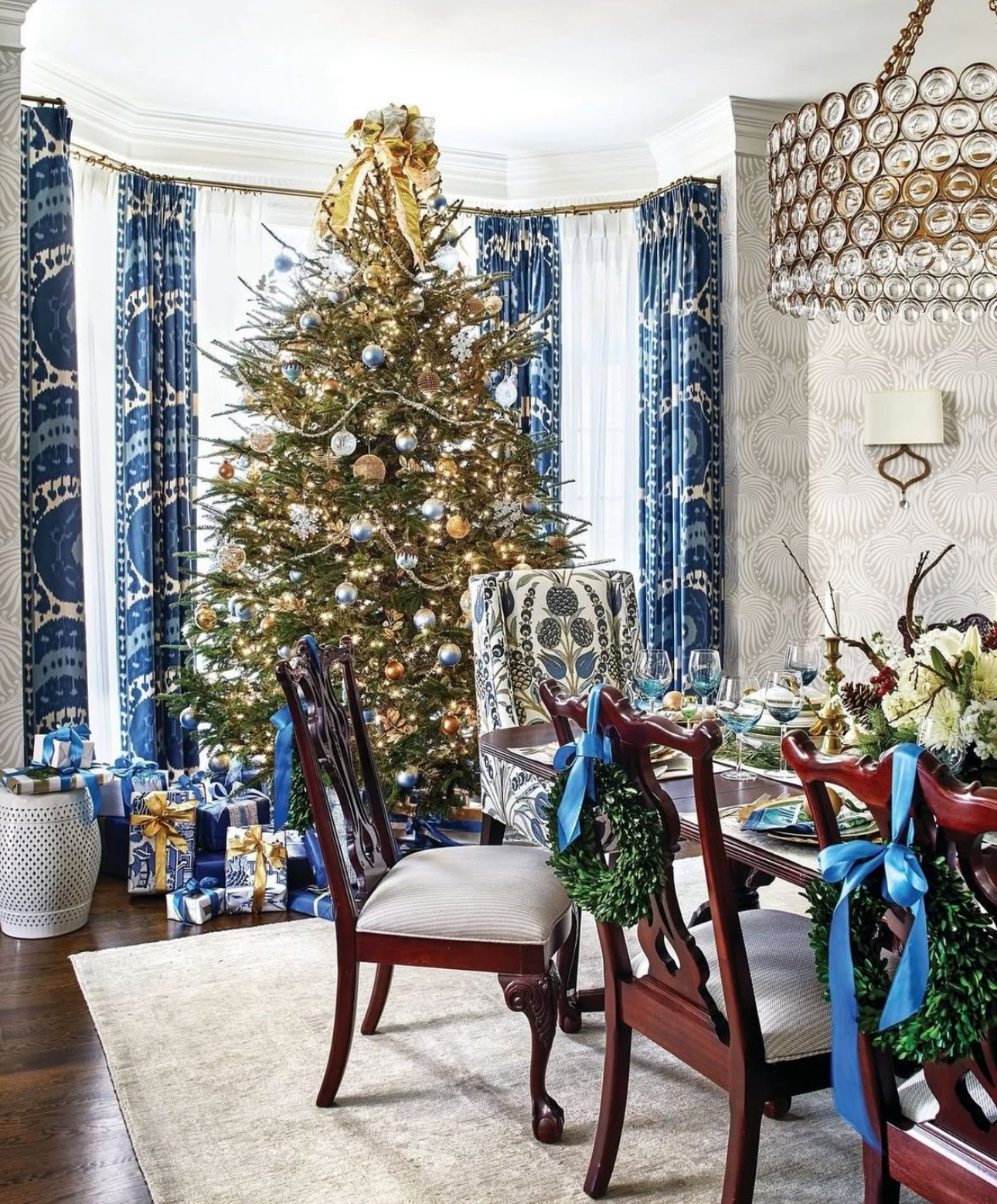 traditional christmas dining room