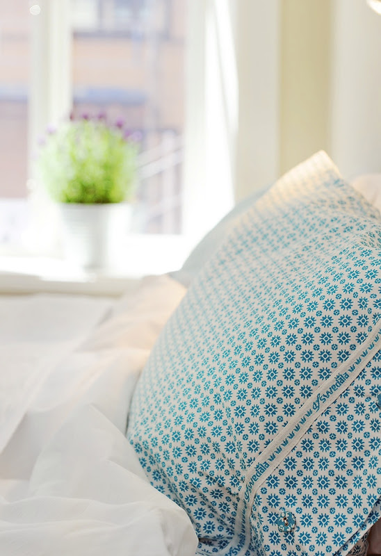 Close up of the white and turquoise patterned pillows