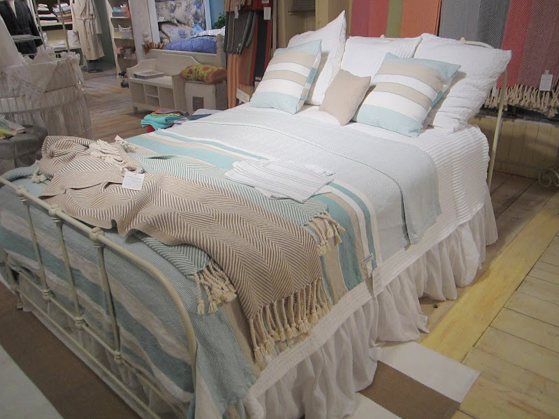 Beach-y bed with cotton knits in blue, white and taupe from Brahms Mount