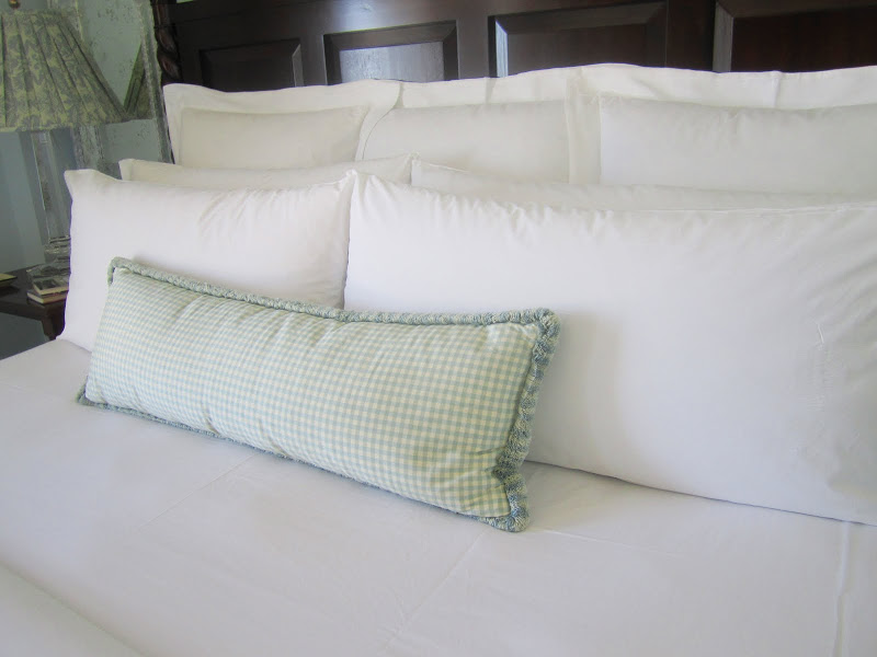 Pillows on the bed at a Casa del Mar