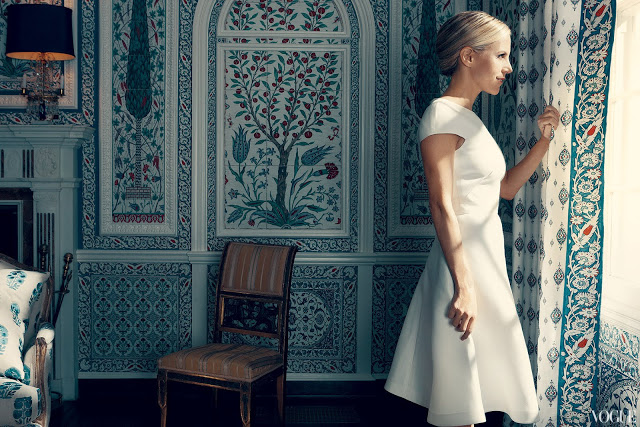 tory burch in her dining room with paneled walls designed to look like Iznik tiles by Iksel