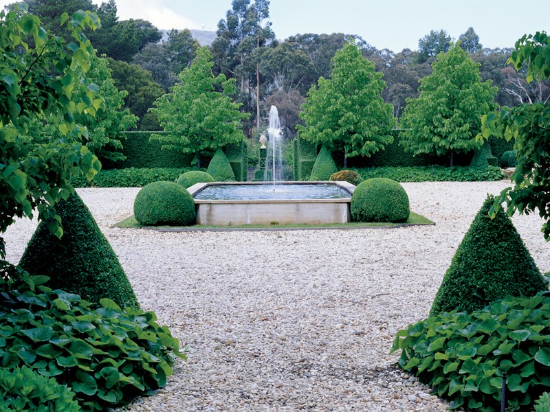 Australian garden with boxwood hedges and a fountain