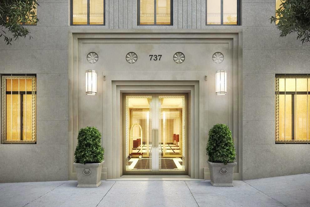 Exterior of a multi million dollar apartment in New York City