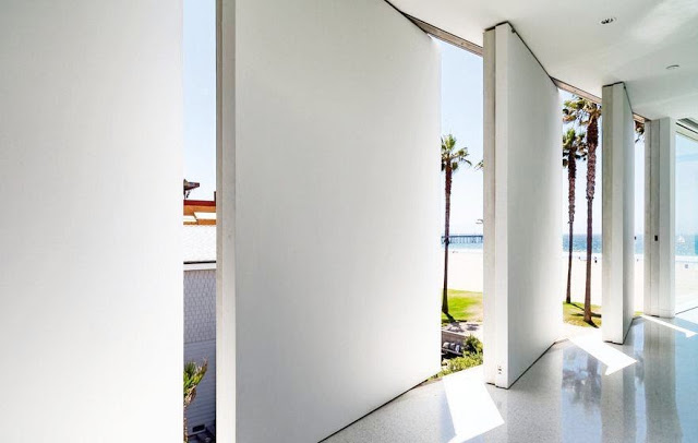 Louvered walls in the Flip Flop House and an ocean view in Venice Beach