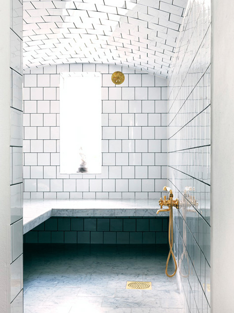 White bathroom floor to ceiling marble tiles arched ceiling
