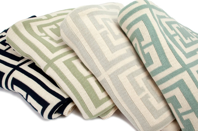 COCOCOZY Logo cotton knit reversible throws in four colors