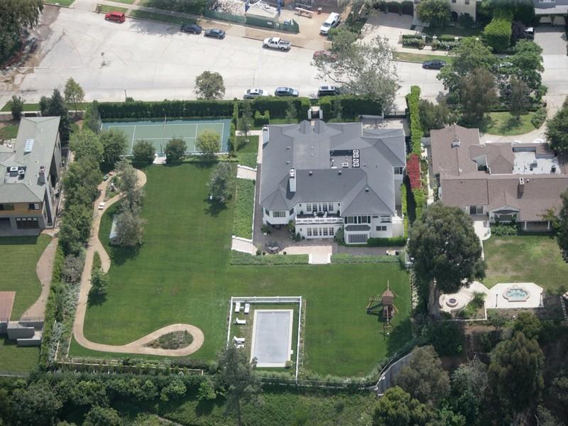 Aerial view of a home in the Pacific Palisades