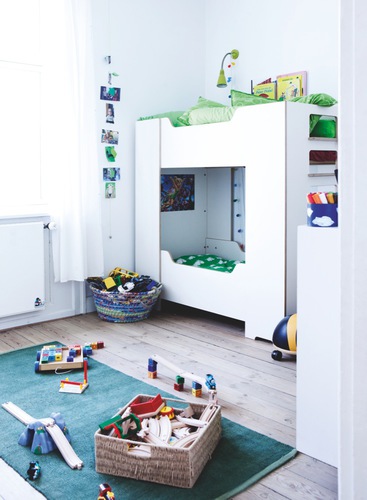 Bight kids bedroom with bunk beds and hardwood floor