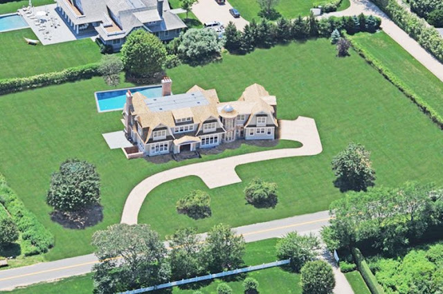 Aerial view of a house in the hamptons