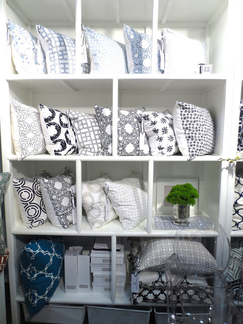 COCOCOZY Light pillows on white shelves