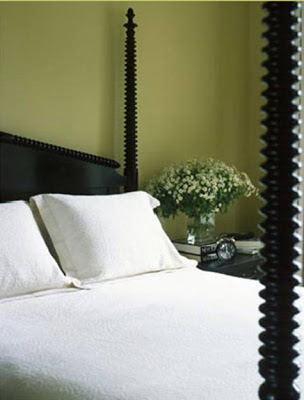 Black four poster bed with white bedding