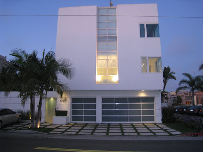 Exterior of a modern home in Marina del Rey, CA