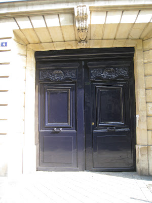 Shiny navy blue laquered door in Le Marais