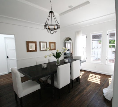 Dining room with an coved ceilings, large windows, hardwood floor and simple decorations