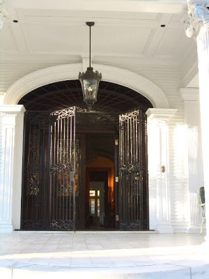 Entryway into the Wedding Cake House in New Orleans
