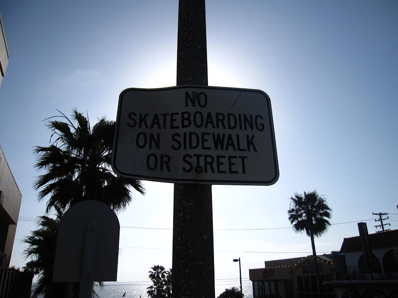 No Skateboarding sign at Manhattan Beach