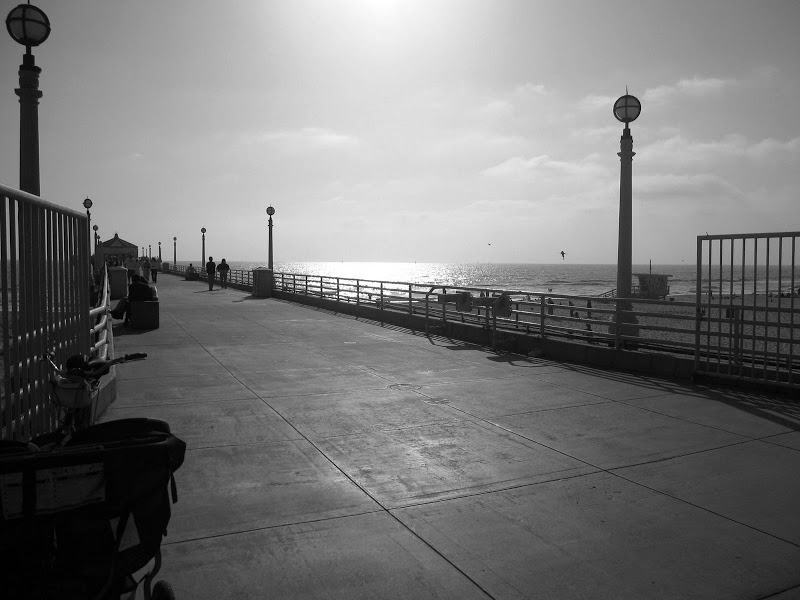 Black and white photo of Manhattan Beach's pier 