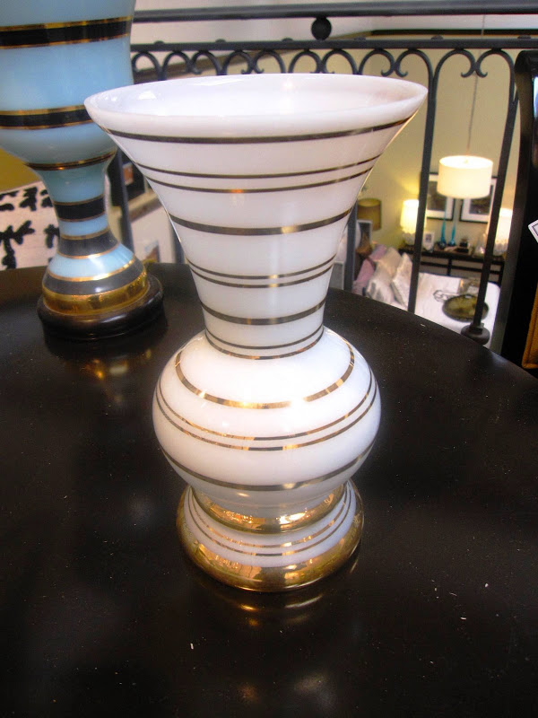 White porcelain vase with gold band stripes from Plantation