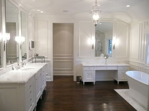Traditional white bathroom with decorative molding