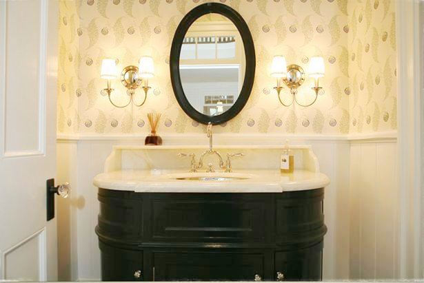 Powder room with Farrow & Ball's Rosslyn wallpaper and an onyx countertop on the ebony vanity sink 